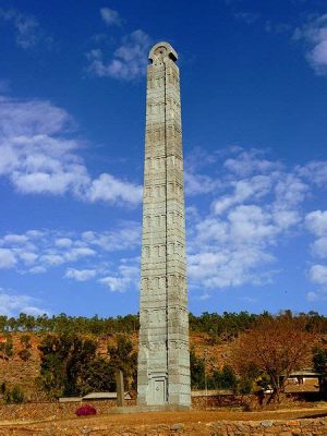  Stela från Axum! En djupdykning i den aksumitiska konstens grandeur och mystik.