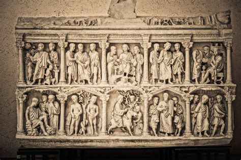 Den geometriska harmonin i Sarcophagus of Julius Valerius Bassus - En djupdykning i romersk konst!